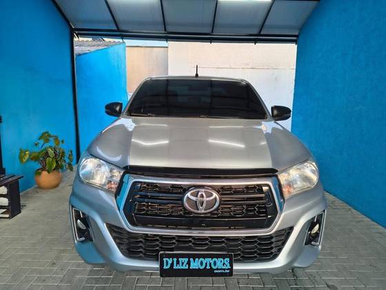 TOYOTA HILUX 2.8 SR 4X4 CD 16V DIESEL 4P AUTOMÁTICO TOYOTA HILUX 2.8 SR 4X4 CD 16V DIESEL 4P AUTOMÁTICO